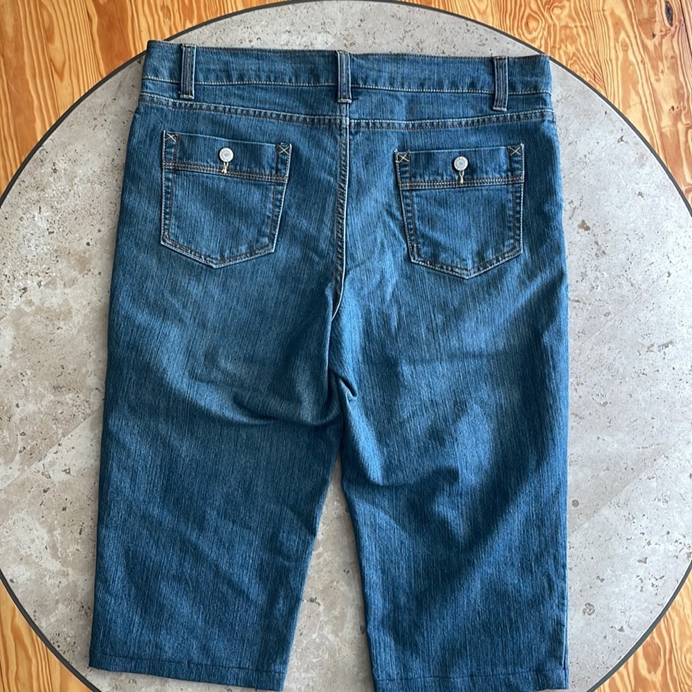 FADED GLORY CAPRI JEANS - Picture 2 of 10